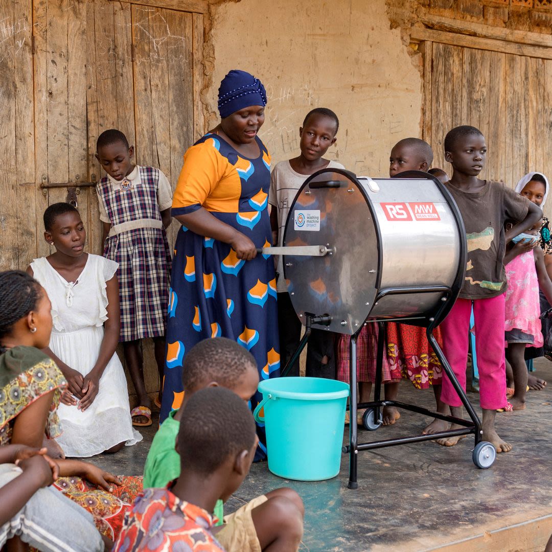 People using the Divya washing machine 